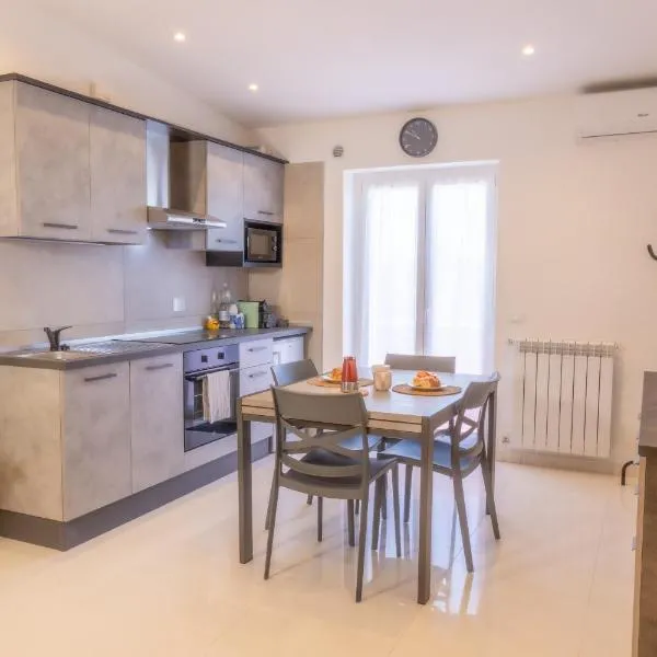 THE HOUSE FIERA di ROMA AEROPORTO FIUMICINO - APARTMENT, hotel in Ponte Galeria