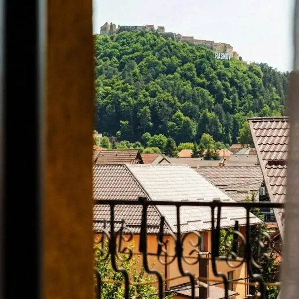 MAX International Hotel & Resort, хотел в Ръшнов