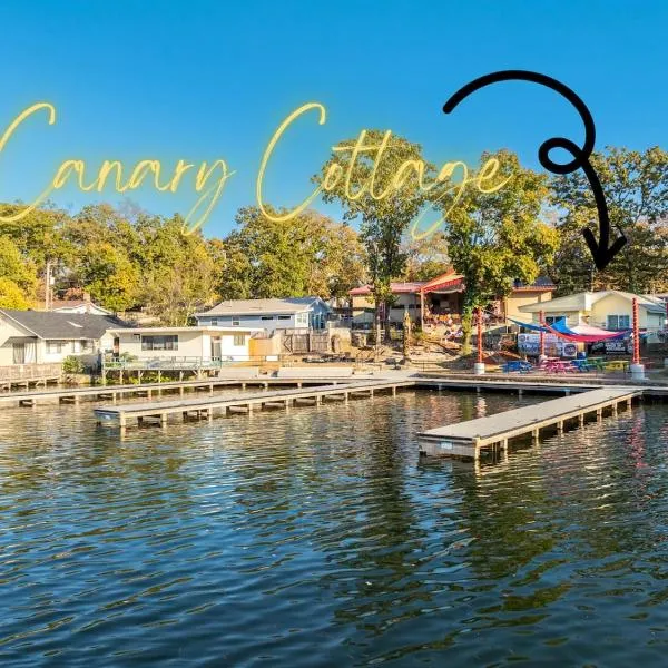 Viesnīca Canary Cottage, Lakefront King Suite with Hot Tub at Sam's Pizza pilsētā Hotspringsa