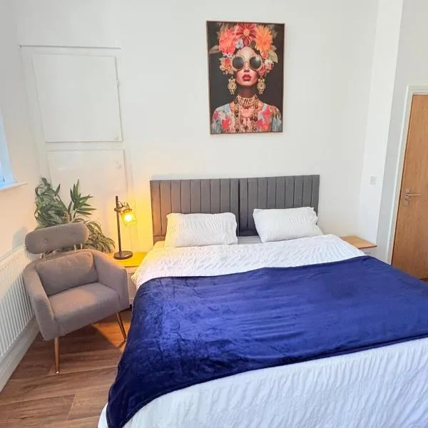 Stylish Studio 5,Parking,Weekly,Monthly stay deals,Contractors,NHS, Families,Relocators,nr Sandwell hospital, Hotel in West Bromwich