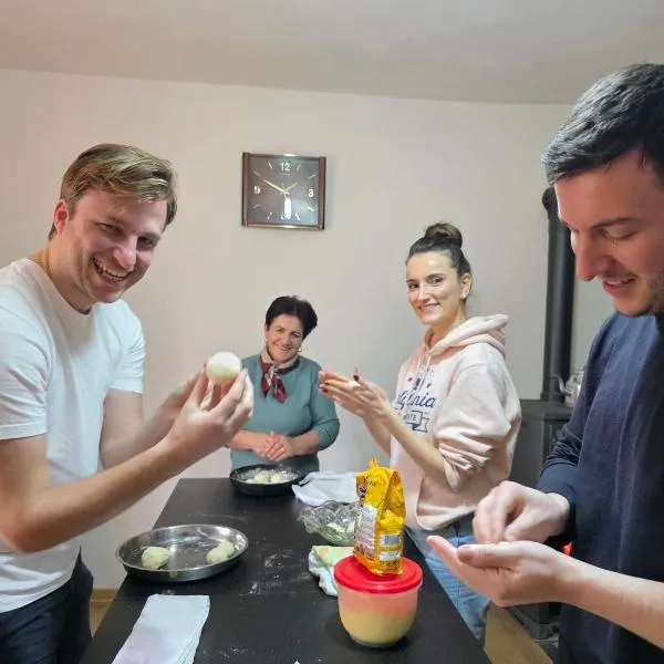 Garden Home near Osum Canyon & Cooking Experience, hotell i Çorovodë