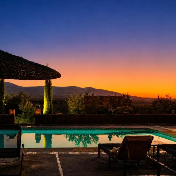 Atlas Agafay Horizon Marrakech Auberge & Luxury Suites โรงแรมในAquine-Mazouz
