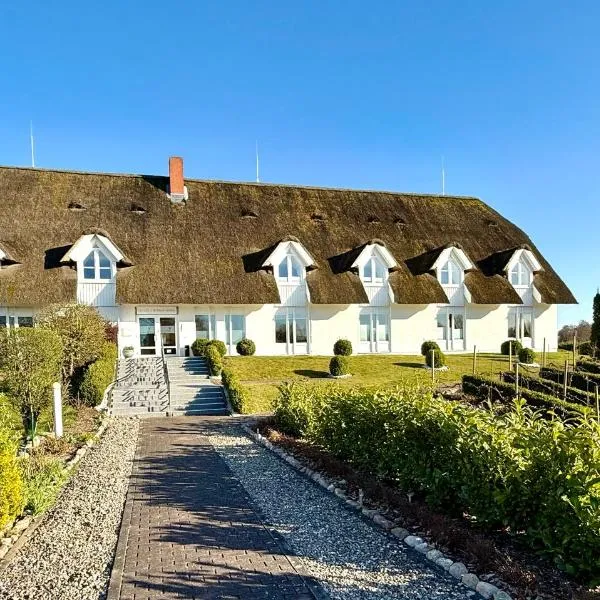 Alago Hotel am See, хотел в Cambs