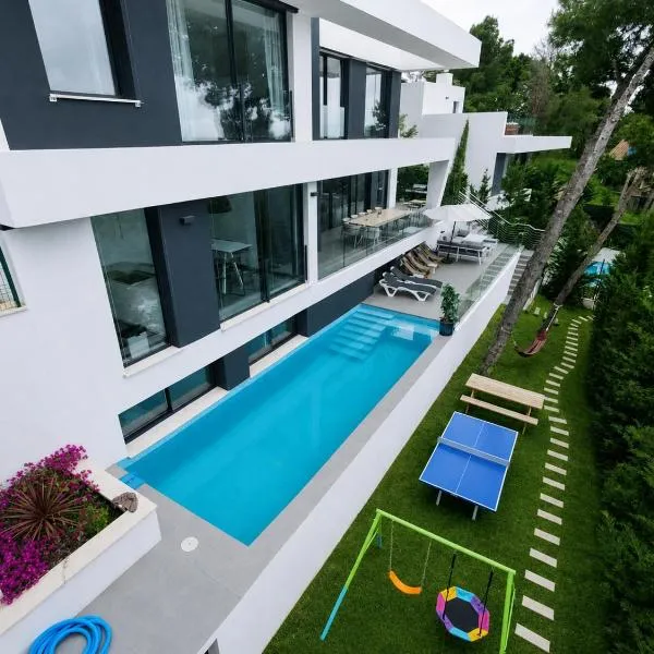 Villas Pinares - Sea,City,Mountain Views, Gym SaltPool BBQ - Beach 2km, City 5km, hotel a Màlaga
