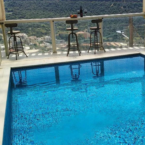 צימרים Old school -בריכה מחוממת ונוף ברמת הגולן, hotel i Ein Kinya