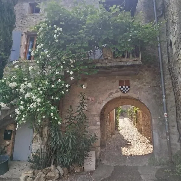 Jolie maison typique a 300m de l'Ardèche, hotel u gradu Salava