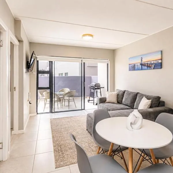 Arch House Langebaan - Modern Stay Near Beach & Club Mykonos, hotel in Langebaan