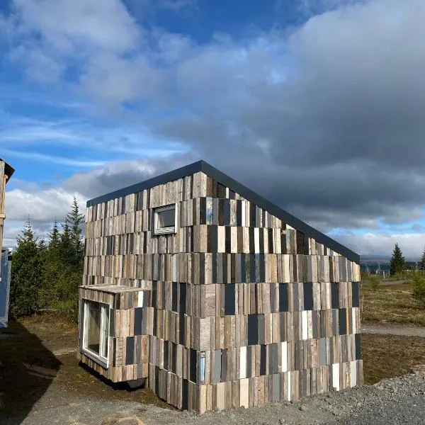 Guesthouse With Lake View, hotel v destinaci Veiðilundur