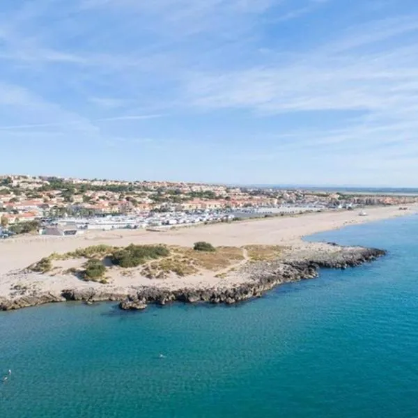 St Pierre la Mer maison 3 chambres 3 lits doubles, hotel in Saint Pierre La Mer