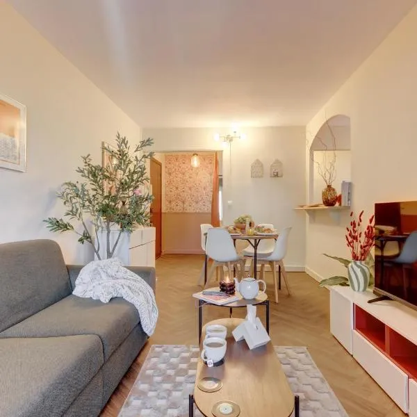 Cosy appartement CALME rénové proche aéroport gare et mer, hotel u gradu 'Saint-Laurent-du-Var'