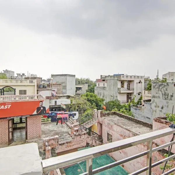 Hotel O Landlord، فندق في نيودلهي