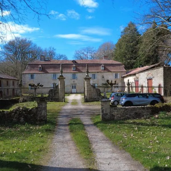 Le domaine du Loubier – hotel w mieście Saint-Victurnien