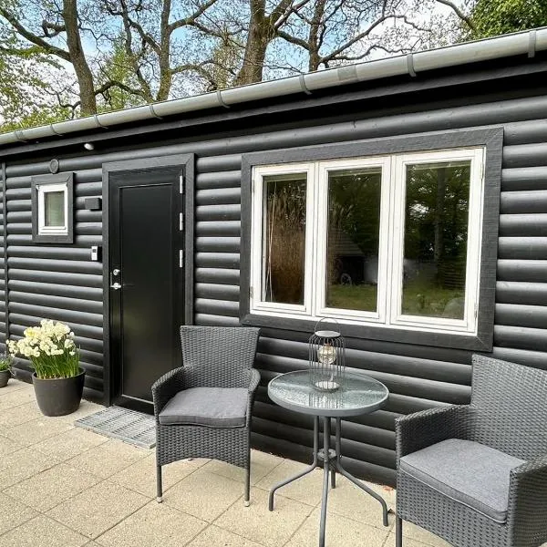 Slangerup में, होटल Cozy private annex near bathing lake and 30 min. from Copenhagen