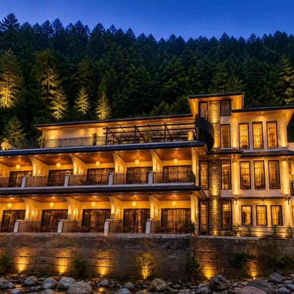Tiraya Luxury Riverside Hotel & Café, hotel v mestu Gushaini