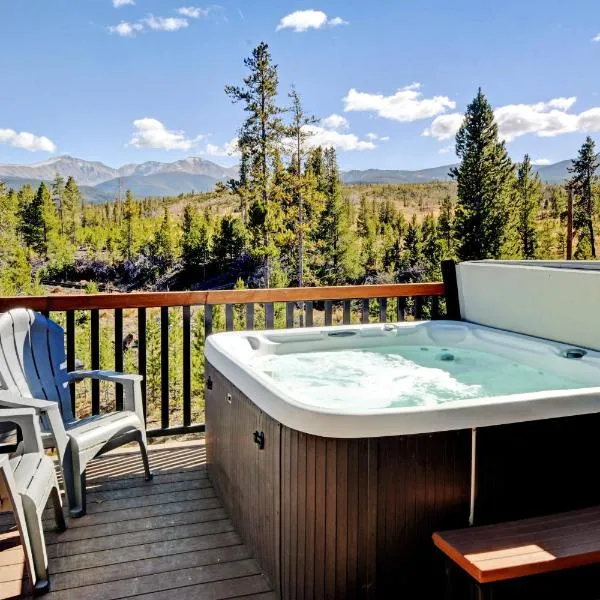 Downtown WP Condo G-301 I Private Hot Tub I Great Views I Activity Program, hotelli kohteessa Fraser