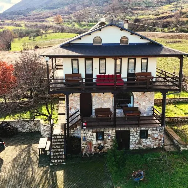 Quiet Villa Near Berat - Scenic Balcony & Garden, viešbutis mieste Beratis
