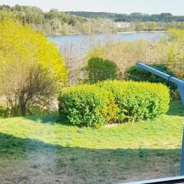 Mieszkanie z widokiem na jezioro, hotelli kohteessa Mrągowo