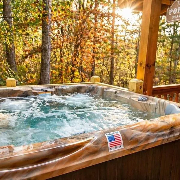 World Cup Cabin Hot Tub Fire Pit Sleeps 8 One Half Hour Drive from ATL, hotel i Ellijay
