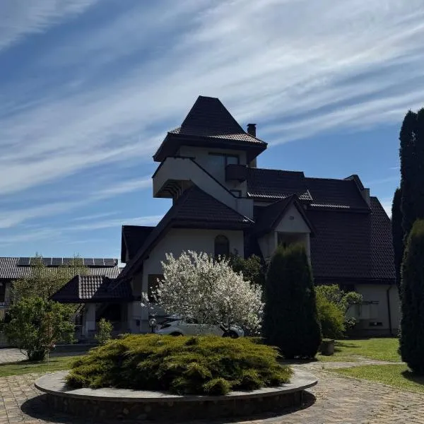 Castelul de Smarald, hotel in Pângărăcior