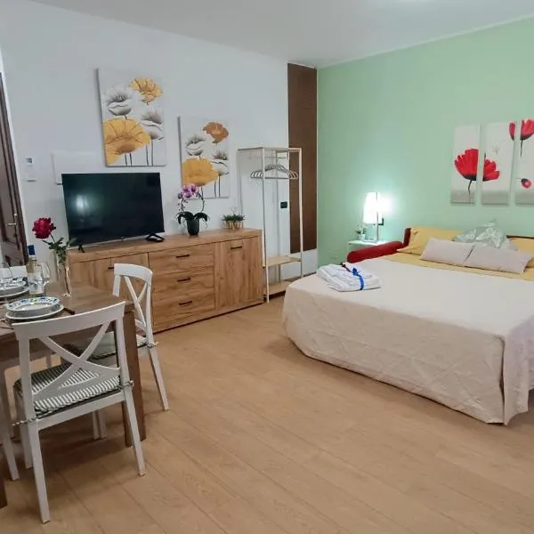 Sweet Simo House, hotel v mestu Azzate