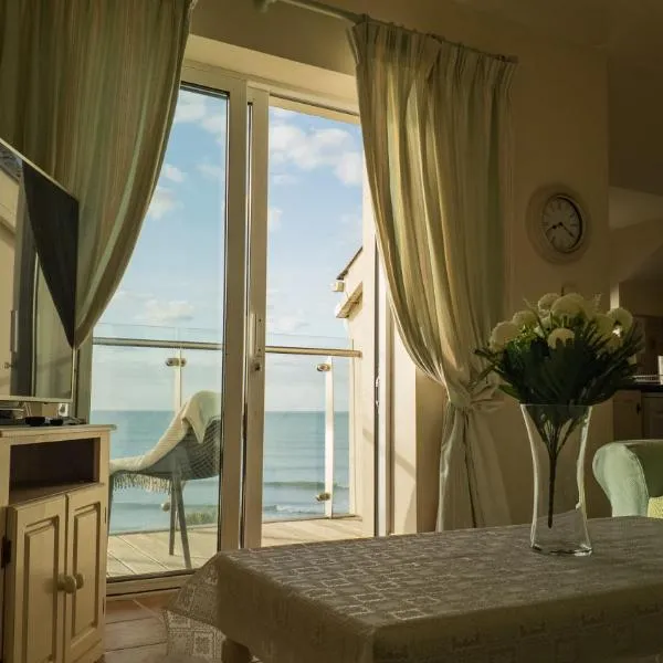 2 bed Beachfront Apartment Inchydoney Cork, khách sạn ở Cork