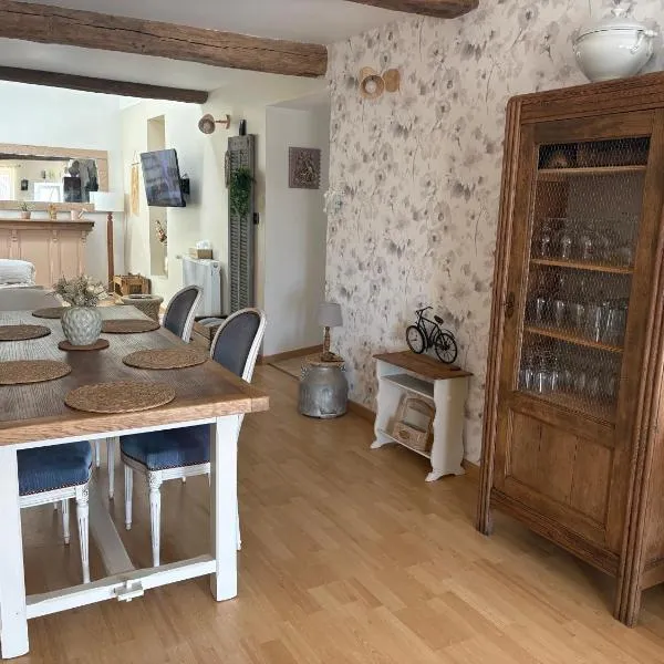 Petit cocon à 5 min du château de Sedan, hotell i Sedan