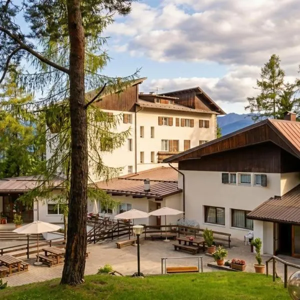 Hotel Paolino, хотел в Каварено