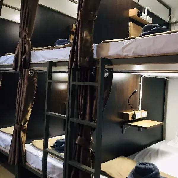Sleep cafe hidee247, hotell i Pratunam