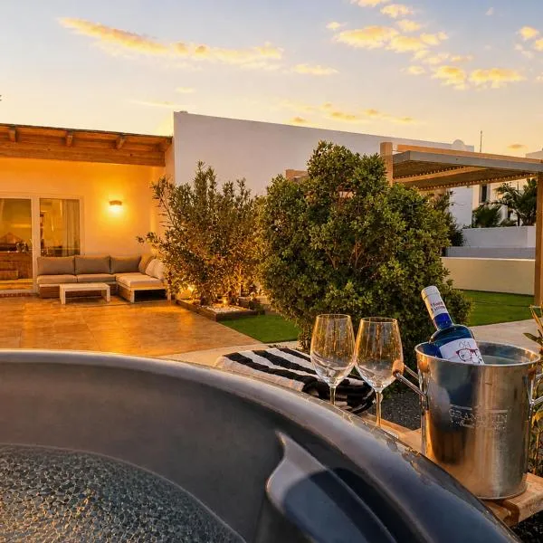 코스타 테기세에 위치한 호텔 Chalet Emily Alpine Chic with Hot Tub and Ocean View