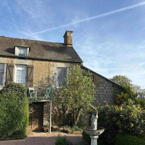 11 Steps Rustic Charming Flat in Normandy, hotel a Aubusson