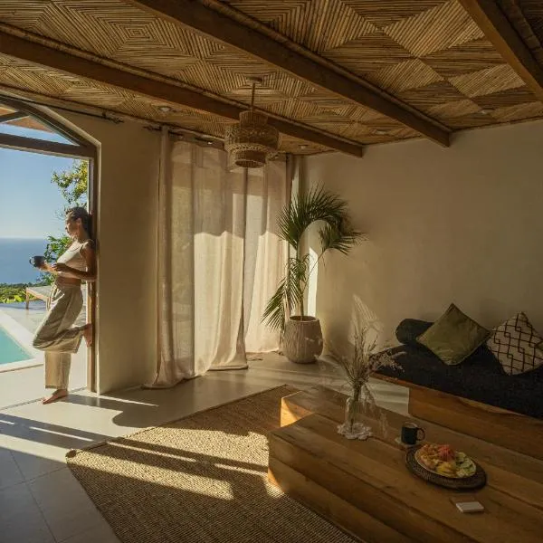 Native Villa with Pool at Kalumo Lodge, хотел в Ослоб