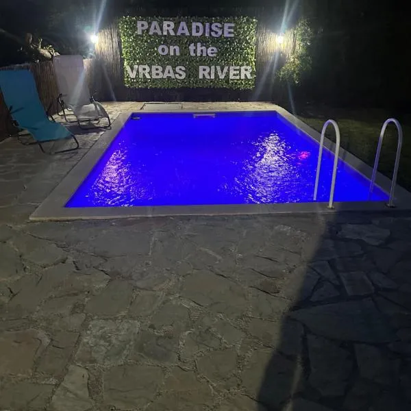 Paradise on the Vrbas River, хотел в Яйце