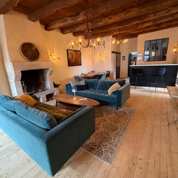 Le Gîte du Prieuré، فندق في جوسلين