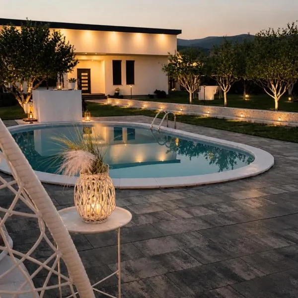 Bihać में, होटल Relax Villa with Pool
