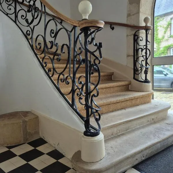 L'Escale du Poète - Appartement dans Hôtel Particulier du XVIIIe siècle, viešbutis mieste Buržas