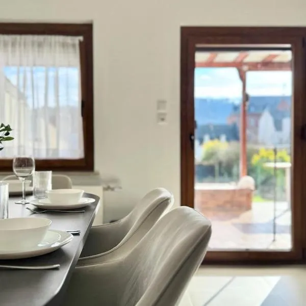 PW38 3-Zimmer Apartment mit Terrasse - Koblenz, хотел в Кобленц