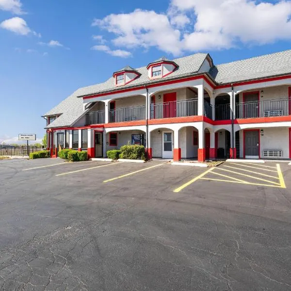 Super 8 by Wyndham Norman West, hotel v destinaci Norman