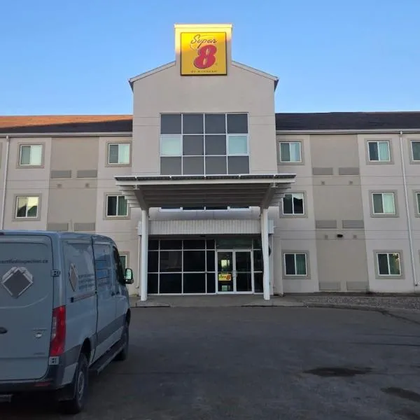 Super 8 by Wyndham Estevan, hôtel à Estevan