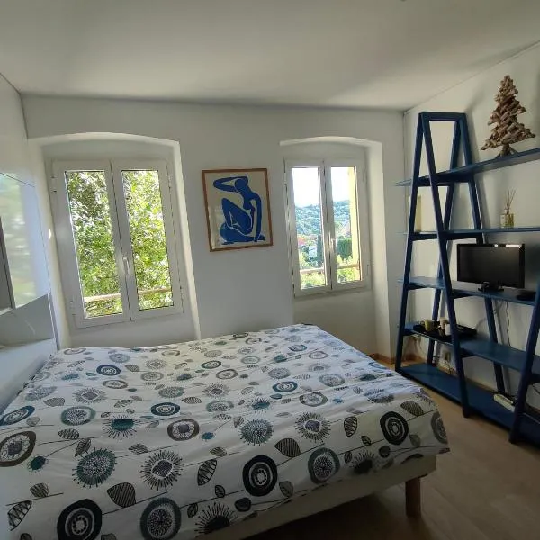Chambre d'hote dans maison de caractère, piscine, ξενοδοχείο σε Vallauris