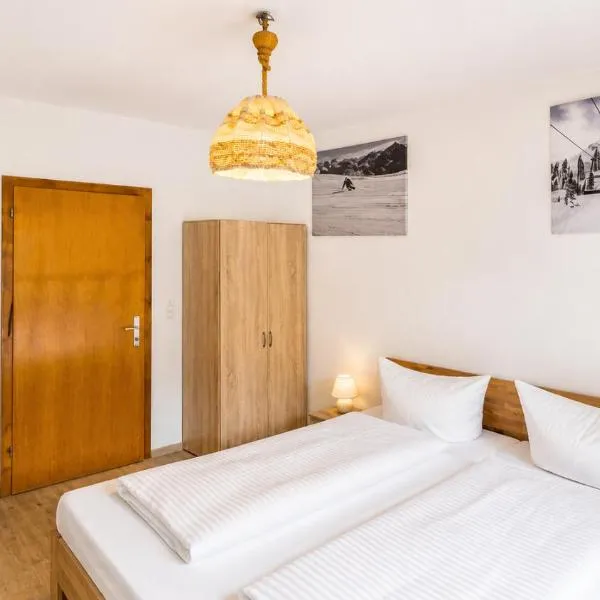 Basic Work Stay Rooms - Highspeed WiFi - Easy Self Check-In - Practical and Affordable Stay, hotell i Bürs