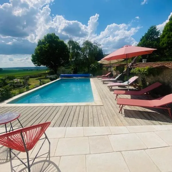 Le domaine aux herbes folles, hotell i Stigny