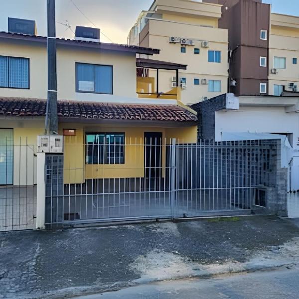 L010 | Sobrado Sanhaçu para 6 pessoas em Bombas