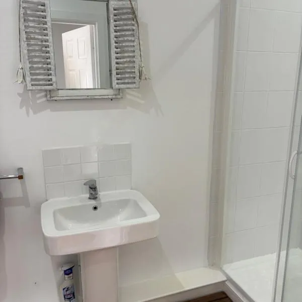 En suite room with separate living room, hotell sihtkohas Coldstream Station