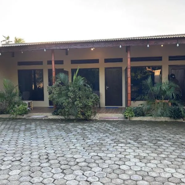 Lia Homestay Surf Ekas Bay، فندق في Pulau Gilkaliantan