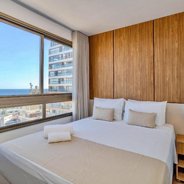 2 Suites em andar alto na Barra com vista mar