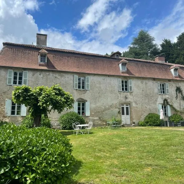 Le domaine du Loubier, hotell i Saint-Victurnien