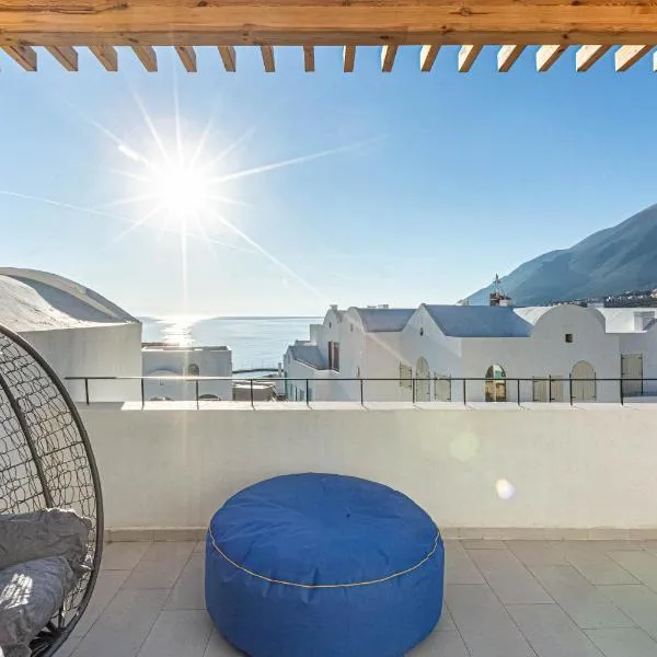 Santorini Luxury Room 1 - Private Terrace with Sea View, Parking and more: Palasë şehrinde bir otel