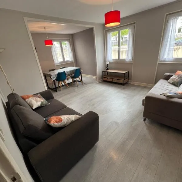 La Vie en Rose - 8 people - Wi-Fi - parking: Clermont-Ferrand şehrinde bir otel
