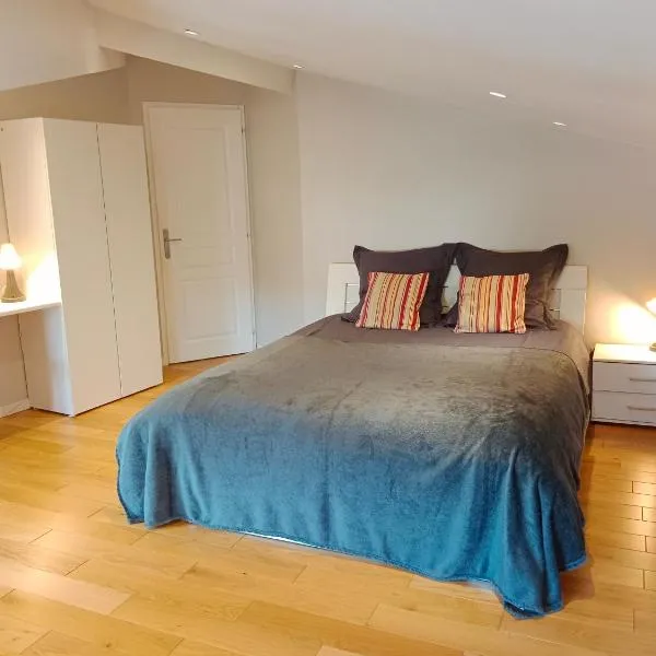 Maison de village climatisée tout confort, hôtel à Grisolles