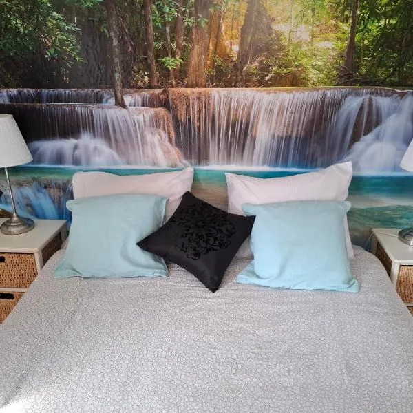 chambre atypique entre mer et collines: Belgentier şehrinde bir otel